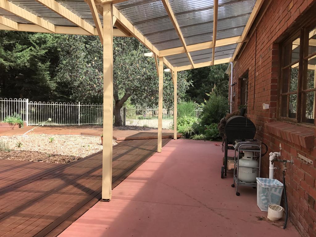 Helen'S Homestead Enfield Exterior photo