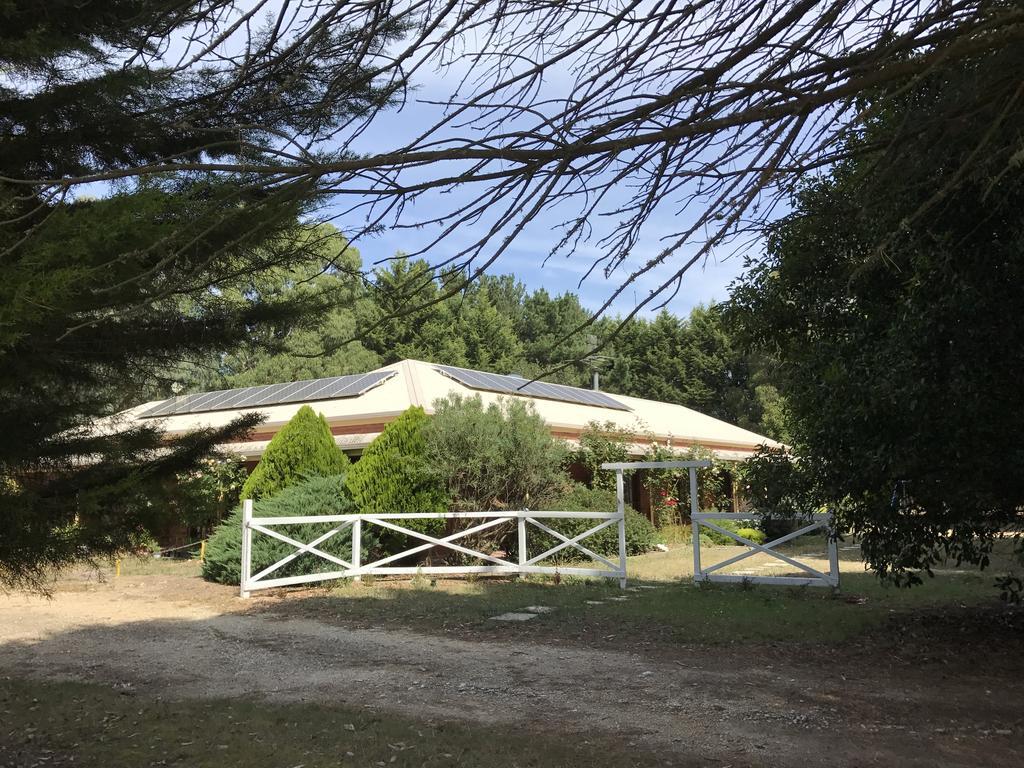 Helen'S Homestead Enfield Exterior photo